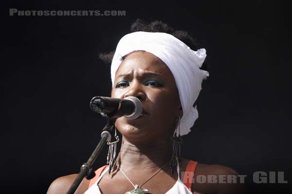 INDIA ARIE - 2006-08-25 - SAINT CLOUD - Domaine National - Scene de la Cascade - 